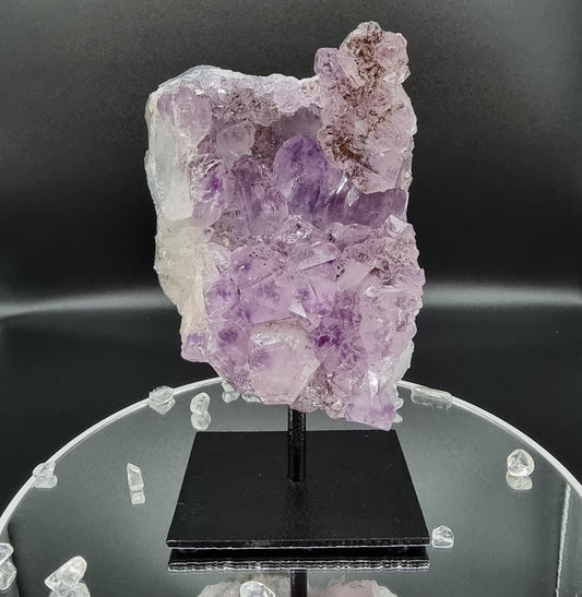 Amethyst Cluster auf Stand