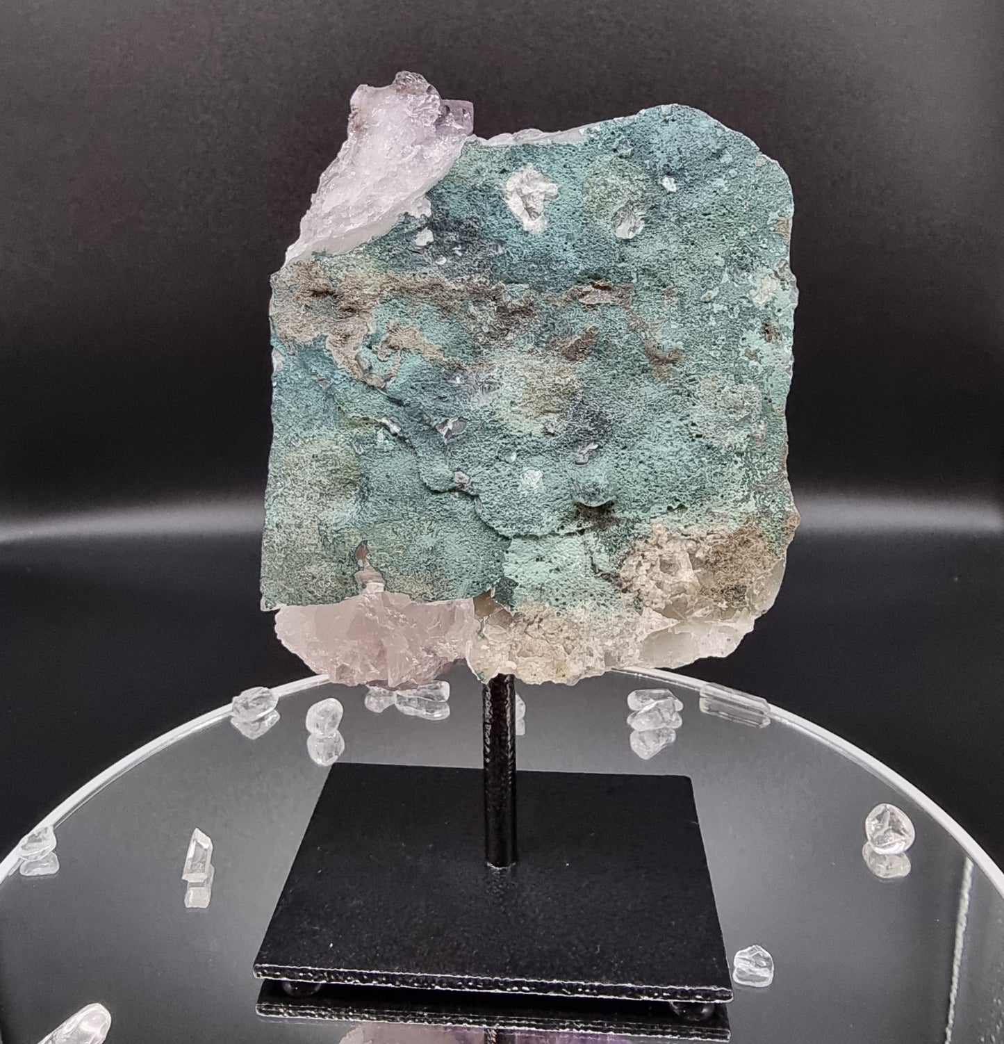 Amethyst Cluster auf Stand