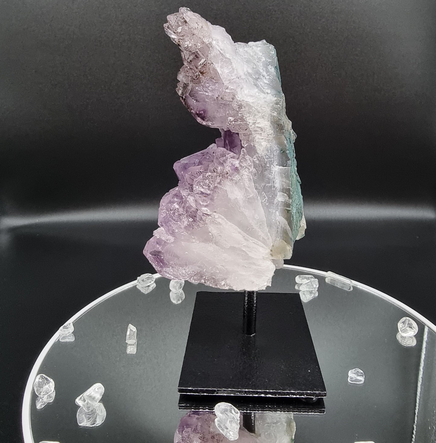 Amethyst Cluster auf Stand
