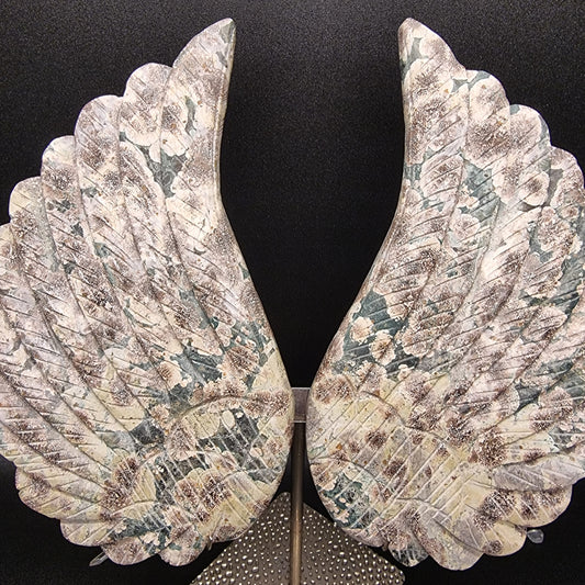 Rhyolith mit grünem Blumenjaspis Flügel