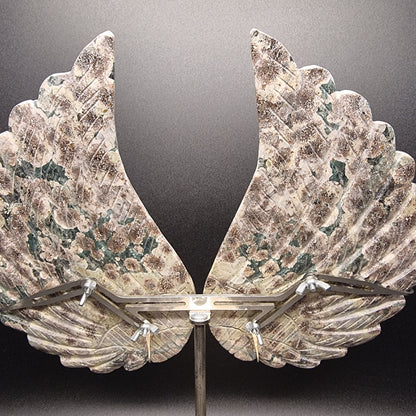 Rhyolith mit grünem Blumenjaspis Flügel