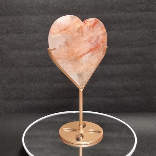 Feuerquarz Herz auf Stand