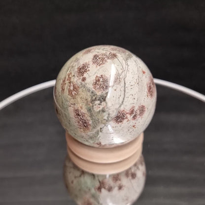Coral Jade Kugel