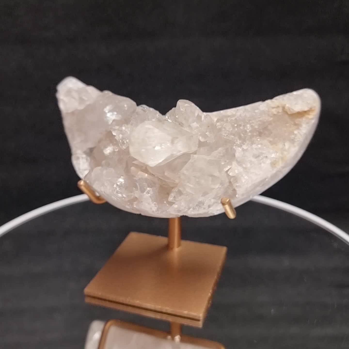 Bergkristall Mond auf Stand Gold