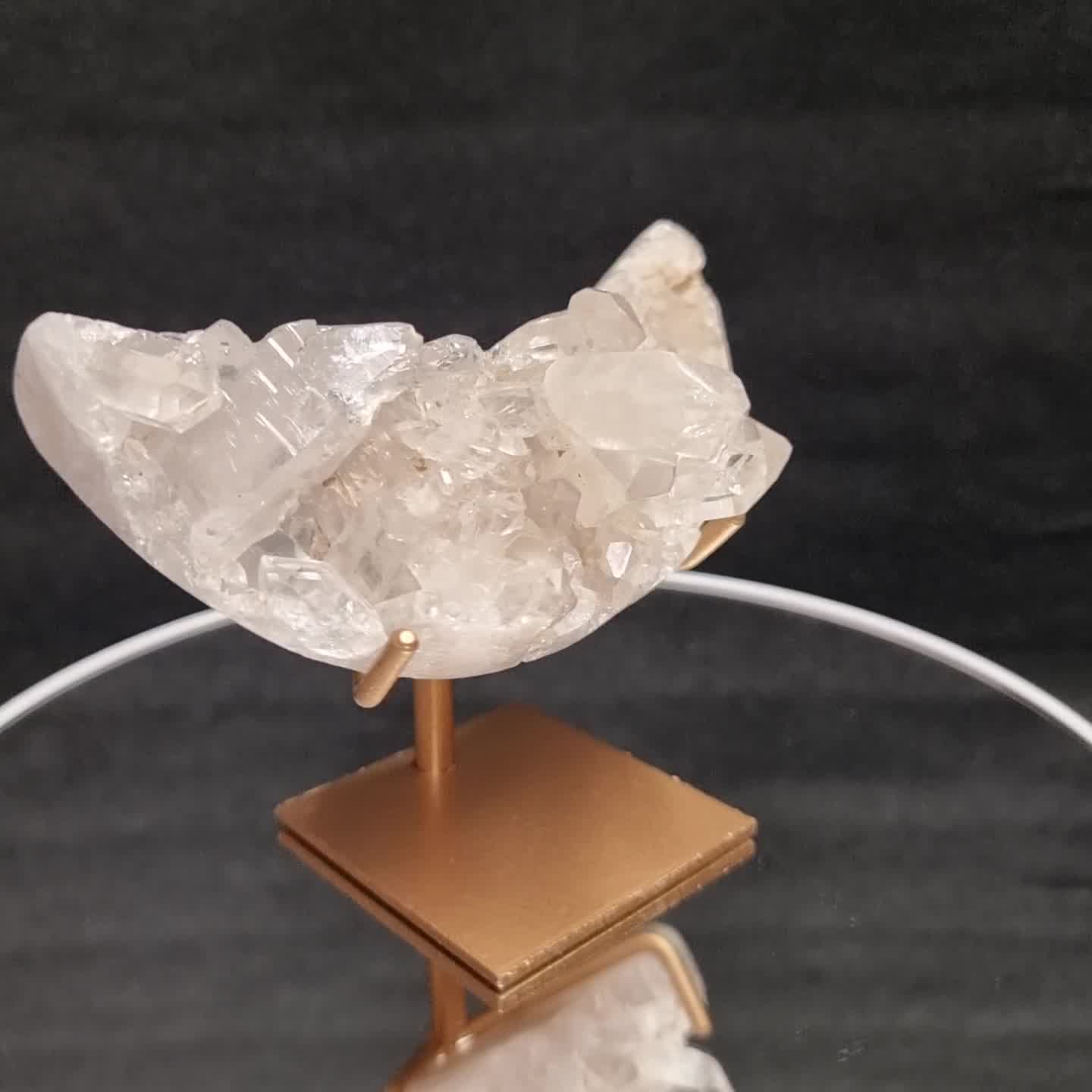 Bergkristall Mond auf Stand Gold