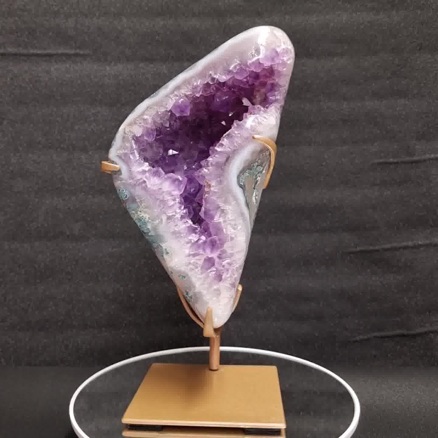 Amethyst Freeform auf Stand