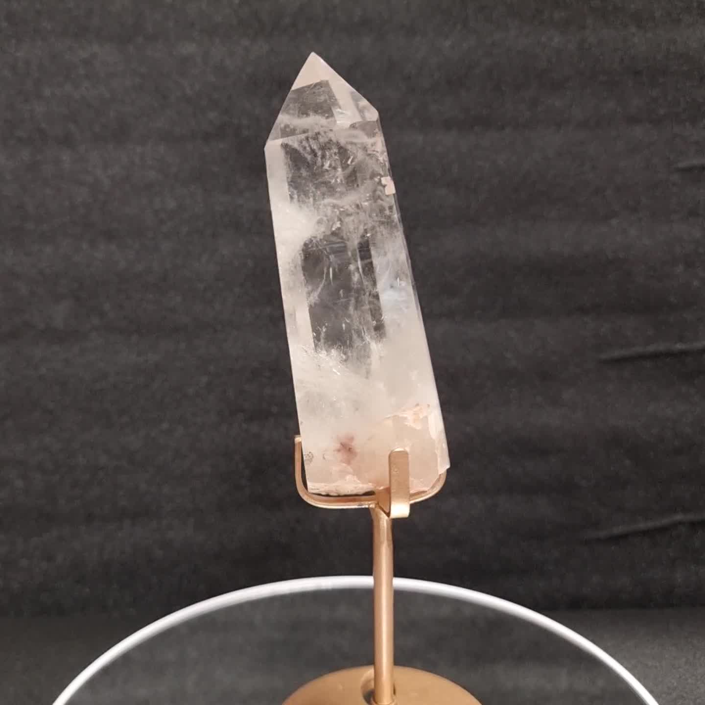 Bergkristall Turm mit Drachen auf Stand