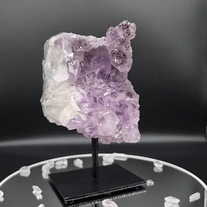 Amethyst Cluster auf Stand