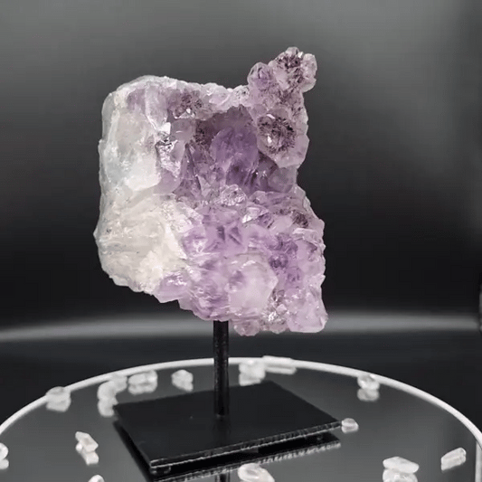 Amethyst Cluster auf Stand